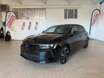 Usata Opel Astra Elegance 131 CV (96 kW) 2024 Nero Utilitaria