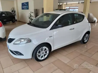 Usata Lancia Ypsilon Gold 69 CV (50 kW) 2016 Bianco Utilitaria