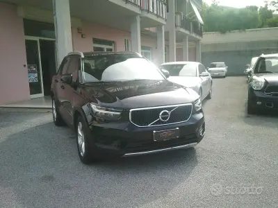 Usata Volvo XC40 Momentum 150 CV (110 kW) 2020 Nero SUV
