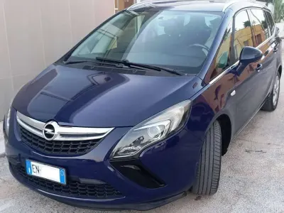 Usata Opel Zafira Tourer Cosmo 150 CV (110 kW) 2012 Blu/azzurro Monovolume