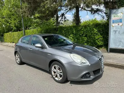Usata Alfa Romeo Giulietta Distinctive 105 CV (77 kW) 2012 Grigio Utilitaria