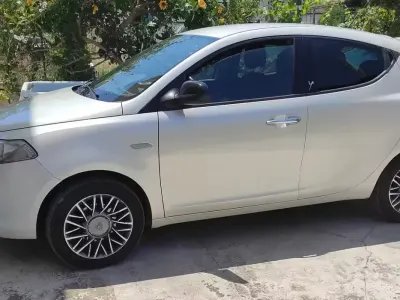 Usata Lancia Ypsilon Gold 85 CV (62 kW) 2011 Bianco Utilitaria