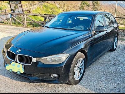 Usata BMW 318 116 CV (85 kW) 2014 Nero Station wagon