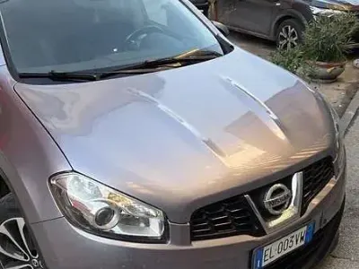 Usata Nissan Qashqai N-TEC 131 CV (96 kW) 2012 Grigio SUV