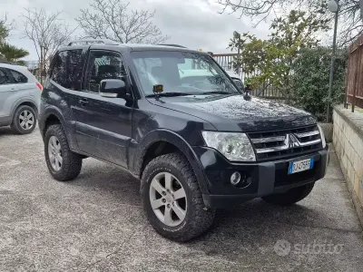 Usata Mitsubishi Pajero Intense 160 CV (117 kW) 2007 Bluazzurro SUV