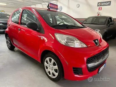 Usata Peugeot 107 68 CV (50 kW) 2009 Rosso Utilitaria