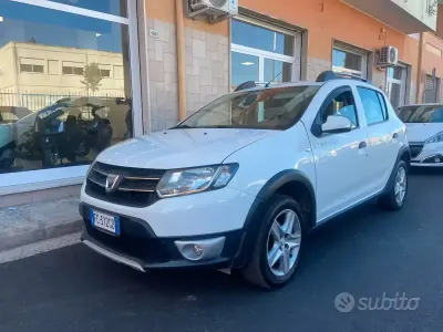 Usata Dacia Sandero Stepway 90 CV (66 kW) 2016 Bianco Berlina