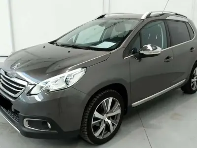 Usata Peugeot 2008 Allure 92 CV (67 kW) 2014 Grigio chiaro SUV