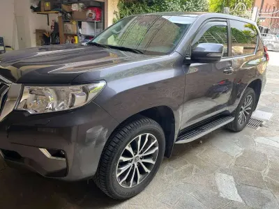 Usata Toyota Land Cruiser Lounge 177 CV (130 kW) 2019 Grigio SUV
