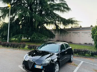 Usata Alfa Romeo Giulietta Progression 120 CV (88 kW) 2015 Marrone Utilitaria