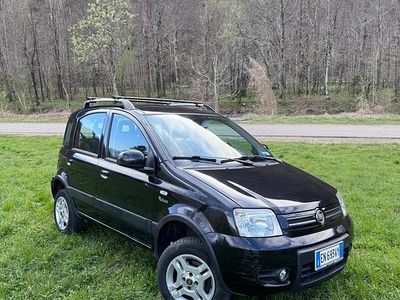 Usata Fiat Panda 4x4 Climbing 75 CV (55 kW) 2012 Nero Utilitaria