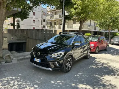 Usata Renault Captur Intens 101 CV (74 kW) 2021 Argento SUV