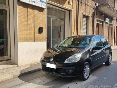 Usata Renault Clio II 75 CV (55 kW) 2005 Nero Berlina