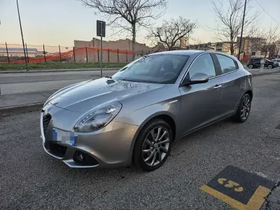 Usata Alfa Romeo Giulietta Distinctive 105 CV (77 kW) 2013 Grigio Utilitaria