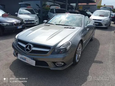 Usata Mercedes SL500 388 CV (285 kW) 2009 Grigio Cabrio