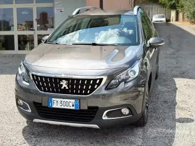 Usata Peugeot 2008 Allure 120 CV (88 kW) 2019 Grigio SUV