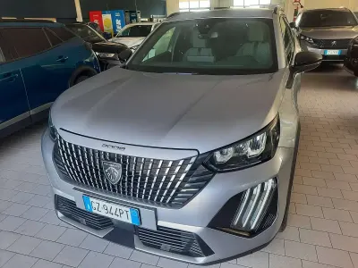 Usata Peugeot 2008 Allure 131 CV (96 kW) 2025 Grigio artense SUV