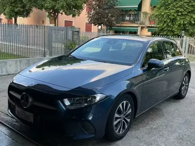 Begagnad Mercedes A180 Business 116 HK (85 kW) 2021 Blå Sedan