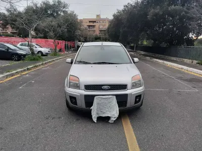 Usata Ford Fusion 95 CV (69 kW) 2006 Argento Utilitaria