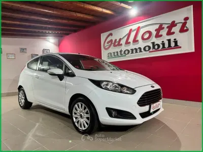 Usado Ford Fiesta Business Edition 60 HP (44 kW) 2013 Branco Sedan