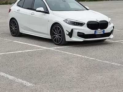 Käytetty BMW 118 Performance 150 HP (110 kW) 2021 Valkoinen Viistoperä