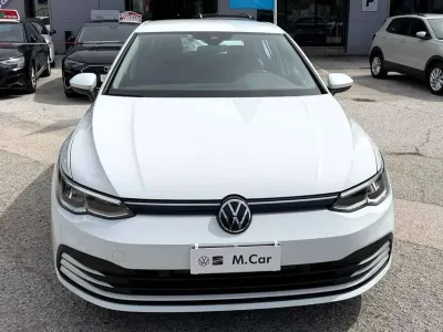 Usata VW Golf VIII Life 131 CV (96 kW) 2021 Pure whait Berlina