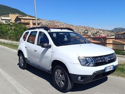Usata Dacia Duster Lauréate 110 CV (80 kW) 2016 Bianco SUV