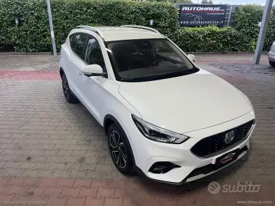 Usata MG ZS Luxury 106 CV (77 kW) 2024 Argento SUV