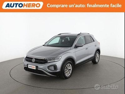 Usata VW T-Roc Life 150 CV (110 kW) 2023 Grigio SUV