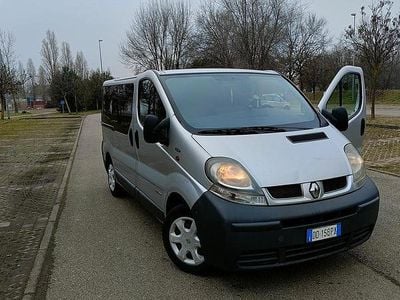 Usata Renault Trafic 100 CV (73 kW) 2006 Grigio Monovolume