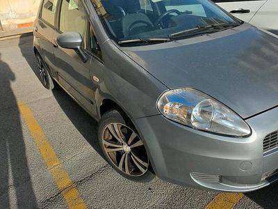 Grigio Usata 2010 Fiat Grande Punto Utilitaria | 4000 € (Buon prezzo)