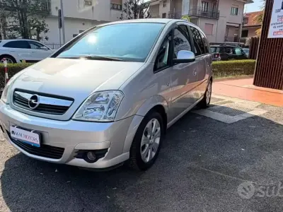 Usado Opel Meriva Enjoy 90 CV (66 kW) 2008 Amarillo Monovolumen