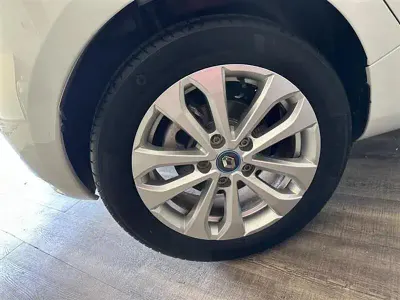 Usata Renault Zoe Zen 80 kW (109 CV) 2020 Bianco pastello Utilitaria