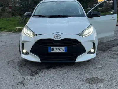 Usata Toyota Yaris 72 CV (52 kW) 2022 Bianco Utilitaria
