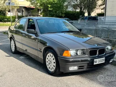 Usata BMW 318 116 CV (85 kW) 1991 Grigio Berlina