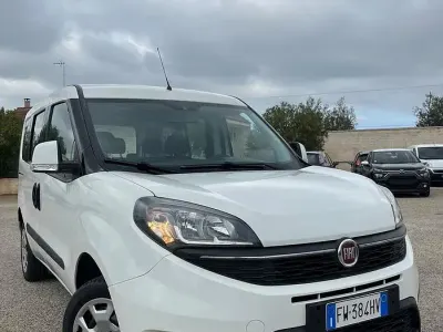 Usado Fiat Doblò Lounge 120 HP (88 kW) 2019 Branco Monovolume
