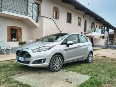 Usata Ford Fiesta 80 CV (58 kW) 2015 Grigio Utilitaria