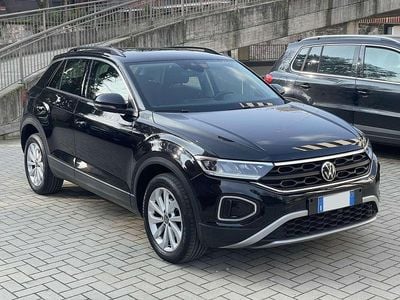 Usata VW T-Roc Life 110 CV (80 kW) 2022 Deep black perlato SUV