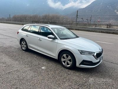 Usata Skoda Octavia 150 CV (110 kW) 2022 Bianco Station wagon