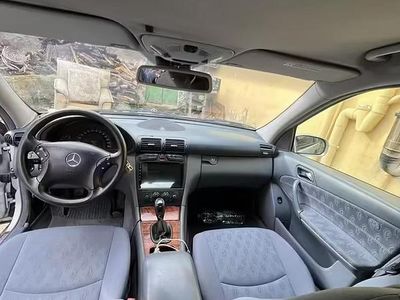 Usata Mercedes C220 102 CV (75 kW) 2002 Grigio Berlina