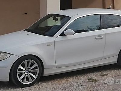 Usata BMW 118 143 CV (105 kW) 2008 Bianco Utilitaria