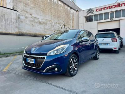 Usata Peugeot 208 Allure 99 CV (72 kW) 2015 Blu Utilitaria