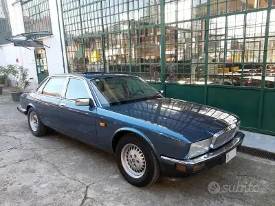 Usata Jaguar XJ6 Sovereign 213 CV (156 kW) 1988 Blu Berlina