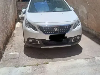 Usata Peugeot 2008 GT-line 102 CV (75 kW) 2019 Bianco SUV