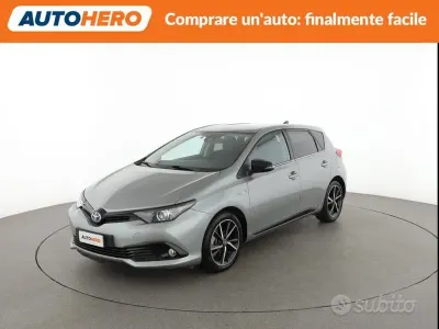 Usata Toyota Auris Hybrid 99 CV (72 kW) 2018 Grigio Berlina