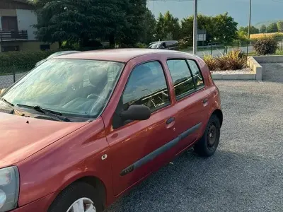 Usata Renault Clio II 75 CV (55 kW) 2004 Rosso Berlina