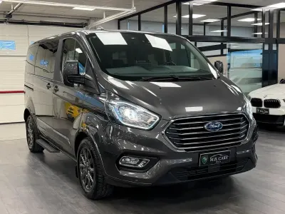 Usata Ford Tourneo Titanium 185 CV (136 kW) 2021 Grigio Monovolume