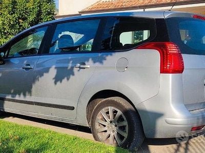 Grigio Usata 2011 Peugeot 5008 Monovolume | 3300 € (Ottimo prezzo)