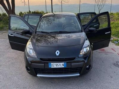 Usado Renault Clio II Dynamique 84 CV (61 kW) 2010 Negro Berlina