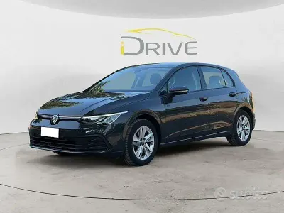 Usata VW Golf VIII Life 116 CV (85 kW) 2022 Grigio Berlina